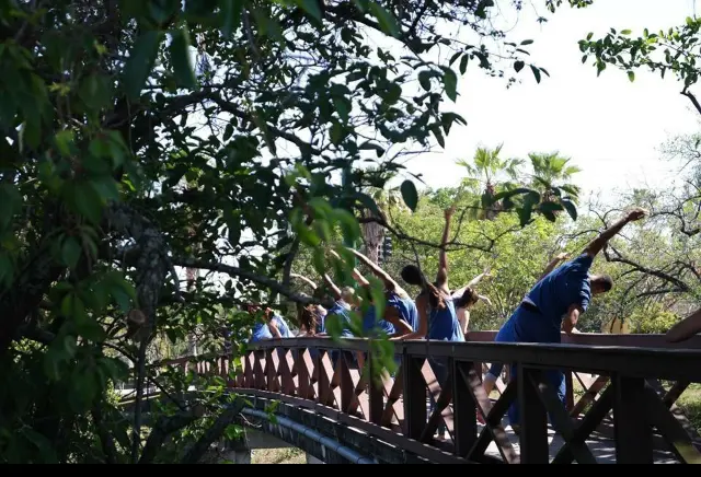 Andrea Agostini & Elana Lanczi – Fort Lauderdale, FL | Dance for Coastal Resilience
